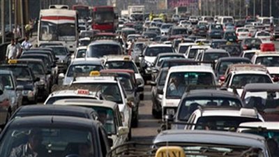 نشرة المرور.. كثافات مرورية بمحاور وميادين القاهرة