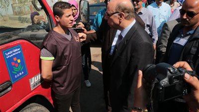 بالصور.. محافظ القاهرة يدشن منظومة النظافة الجديدة في المعادي