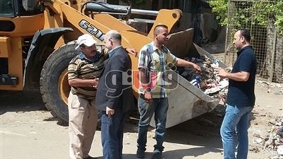 رئيس مدينة شبرا الخيمة يترأس حملة لرفع المخلفات
