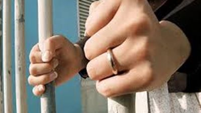 السجن 3 سنوات لفتاتين بتهمة التحريض على التظاهر في المترو