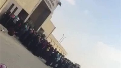 تكدس المواطنين أمام السجل المدني في السويس بسبب عجز الموظفين