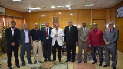 محافظ الإسماعيلية يلتقي أعضاء مجلس إدارة نقابة المهن الرياضية