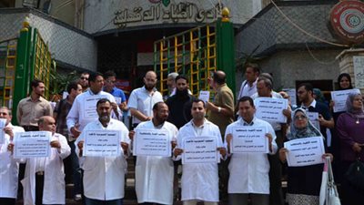 وقفة رمزية لصيادلة 