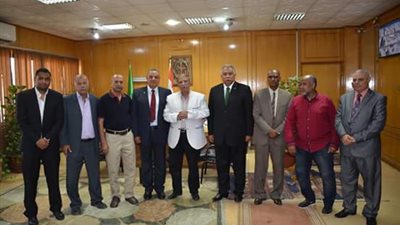 محافظ الإسماعيلية يلتقي أعضاء مجلس إدارة نقابة المهن الرياضية