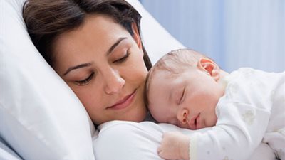 للأمهات.. تعرفى على فرص انتقال فيروس «سى» إلى طفلك