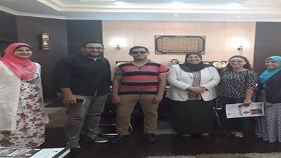 المعيد الكفيف بإعلام القاهرة: العميدة تطالبني بدفع مرتب مرافقي