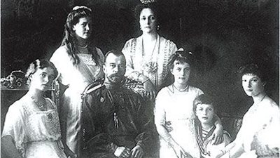 عرض 200 قطعة من متعلقات عائلة رومانوف القيصرية فى مزاد بروسيا