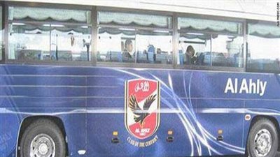 حافلة الأهلي تصل ملعب بتروسبورت استعدادًا للقمة
