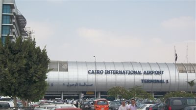 ضبط أدوية سرطان ومنشطات جنسية بحوزة راكب بمطار القاهرة