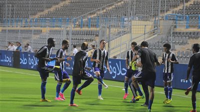 الأمن يخلي مقصورة إعلاميي القمة من الجماهير