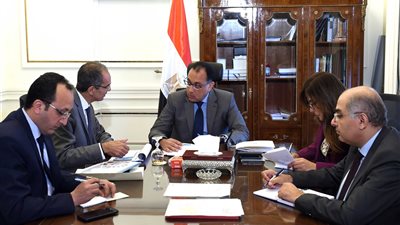 مدبولي يتابع مع وزير الاتصالات تنفيذ إستراتيجية الوزارة