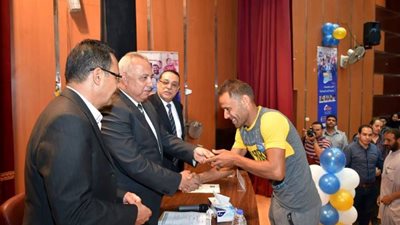 بالفيديو والصور.. توزيع 34 «تروسيكل» على الأسر المستحقة بالشرقية