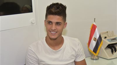 20 صورة ترصد زيارة نجوم الأهلي لمستشفى 57357