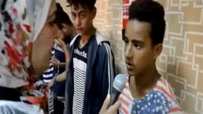 مشاهير تعاطفوا مع «أطفال التهريب» ببورسعيد.. نجيب ساويرس يتعهد بتوفير وظائف لهم ويعلق: محفوظ دياب له مستقبل كبير.. حنان شوقي: كنت زيك وأنا صغيرة.. ومحمد هنيدي يسخر من أسئلة المذيعة