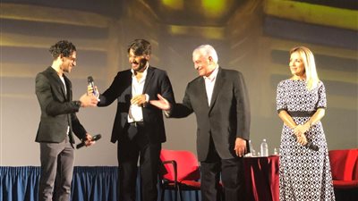 تكريم زاهي حواس مع نجوم العالم في مهرجان السينما بإيطاليا «صور»