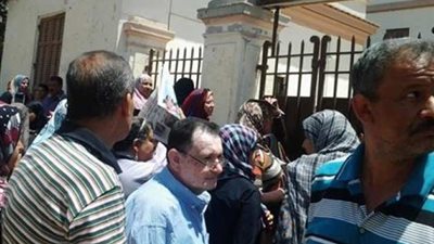 أولياء أمور يتظاهرون أثناء زيارة وزير التعليم لكفر الشيخ