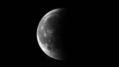 البحوث الفلكية: خسوف القمر ليس له علاقة ببداية الشهر الهجري