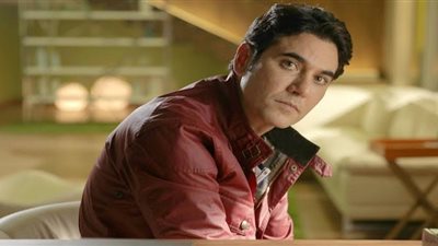 أحمد عز ينعى خالد صالح