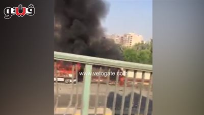 اشتعال 3 سيارات وتفحمها بشارع البطل عبد العزيز في الدقي (فيديو)