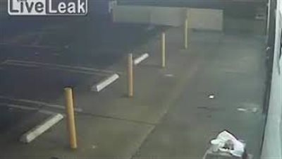 بالفيديو والصور.. هجوم مشرد على رجل حاول مساعدته يكشف جريمة