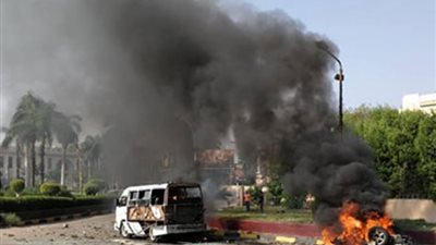 توقف حركة المرور في مطلع كوبري 6 أكتوبر بعد احتراق 3 سيارات (صور)