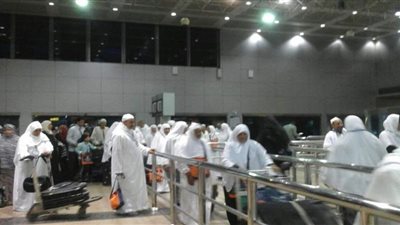 مطار القاهرة يستقبل 602 فلسطيني استعدادا لنقلهم للأراضي المقدسة