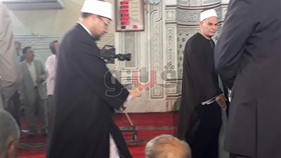 بالصور.. وزير الأوقاف يؤدي صلاة الجمعة بمسجد الفتح في الزقازيق