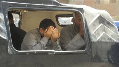 القبض على شخصين بتهمة سرقة سيارة في السويس