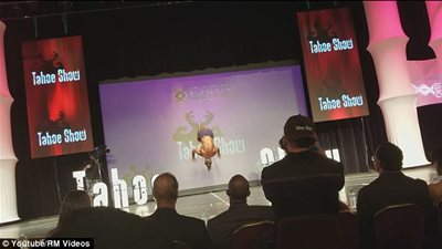 بالفيديو والصور.. لاعب كمال أجسام يتعرض لموقف محرج أمام جمهوره