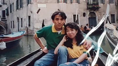 امرأة تكشف سرا مثيرا لارتداء والدها نفس التيشرت 20 عاما