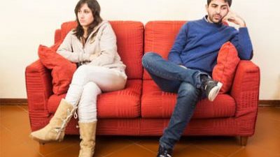 الزوجة كثيرة الذهاب لمنزل أهلها تهدد استقرار الأسرة.. «أحمد»: اسمح لزوجتي بزيارة أهلها تجنبا للمشاكل.. «نهى»: اذهب لأهلي لتوفير النفقات.. «نصير»: أثم على المرأة.. «ع