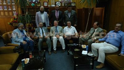 بالصور.. خبير أمريكي لجراحات المخ والأعصاب يحاضر بـ«طنطا الجامعي»