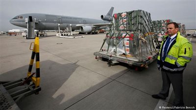 بالصور.. أول شحنة أسلحة ألمانية للأكراد تصل أربيل