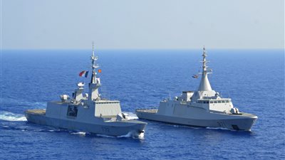 القوات البحرية تنفذ تدريبات عابرة مشتركة مع بريطانيا وفرنسا