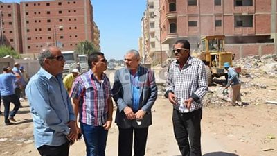 السكرتير العام لمحافظة الإسماعيلية يتابع أعمال تطوير حي ثان
