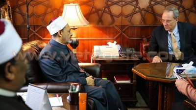 الطيب: الأزهر يعمل لصالح الإنسان أيًّا كان جنسه ومعتقده