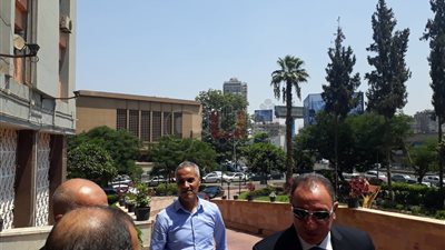 «الخطيب» يصل وزارة الشباب لحضور اجتماع بحث عودة الجماهير (صور)
