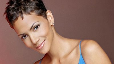 النجمة السمراء هالى بيرى حامل وتتزوج رفيقها