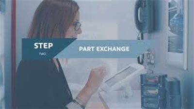 بالفيديو.. أسهل طرق شراء السيارات في غرفة صغيرة بشوارع بريطانيا