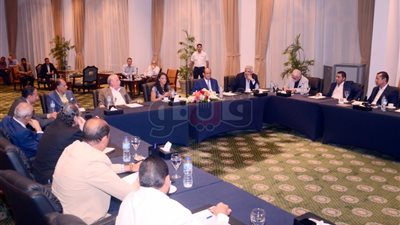 وزيرة السياحة تبحث أزمات التسويق وجودة الفنادق مع المستثمرين (صور)