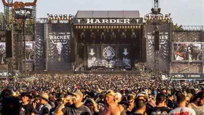 عجوزان يهربان من دار مسنين لحضور حفل لموسيقى الميتال