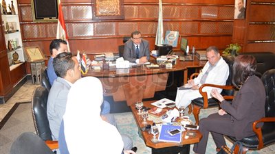 سعفان يبحث تأهيل شباب العاملين بالقوى العاملة لتولي المراكز القيادية