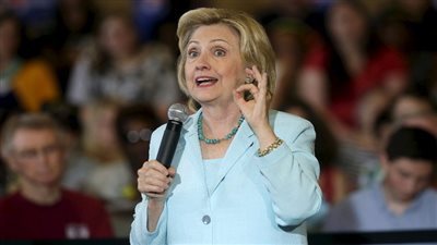 هيلاري كلينتون تلمح بتهرب دونالد ترامب من الضرائب