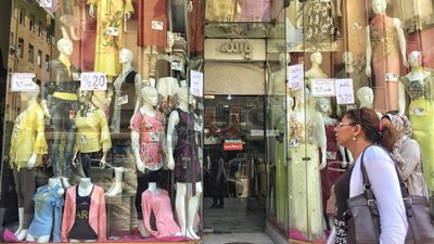 أسعار الملابس والأحذية في الأوكازيون الصيفي (صور)