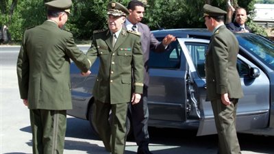 بالصور.. الجزائر يعلن الحرب على 