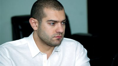 عمرو يوسف فى شوارع القاهرة بسبب نيران صديقة