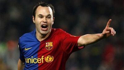 عودة إنيستا وفابريجاس وألبا لصفوف برشلونة في مباراة فياريال