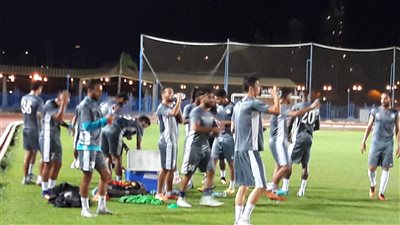 بالصور.. رئيس سموحة يطمئن على أحوال الفريق قبل مواجهة إنبي