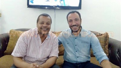 بالصور.. طارق لطفي خلال استضافته في راديو «90.90»