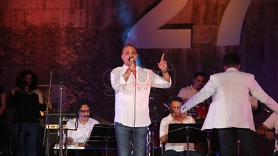 «سواريه» تتألق بأغاني الزمن الجميل في محكى القلعة (فيديو وصور)